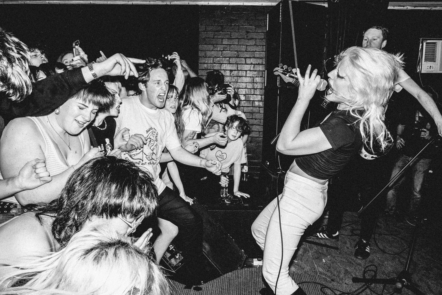 Amyl and The Sniffers